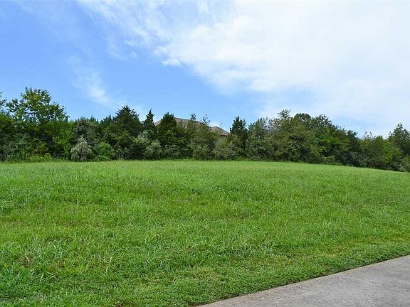 4th image of 18 Rippling Waters Cir #18