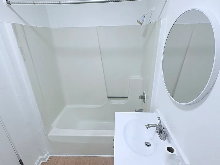 82 Malden St #2R — Photo 4