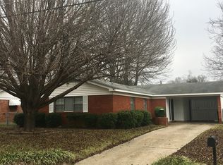 712 Maurice St, Vicksburg, MS 39183