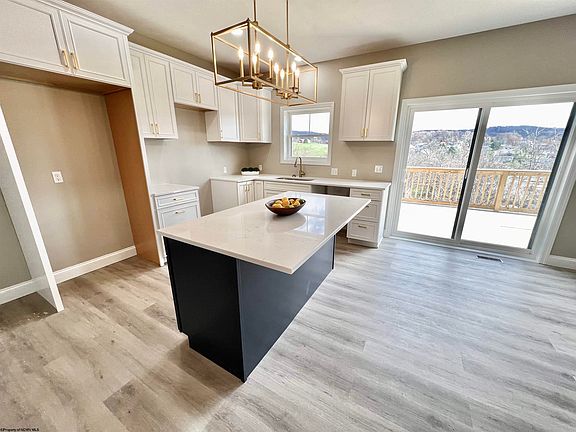 4th image of 132 Brookdale Dr