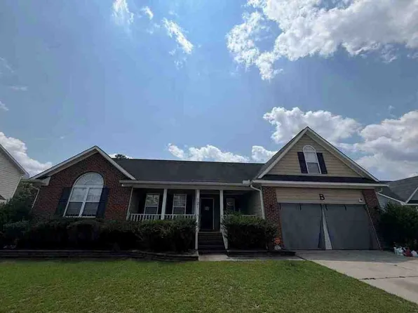 121 Blue Water Dr, Raeford, NC 28376