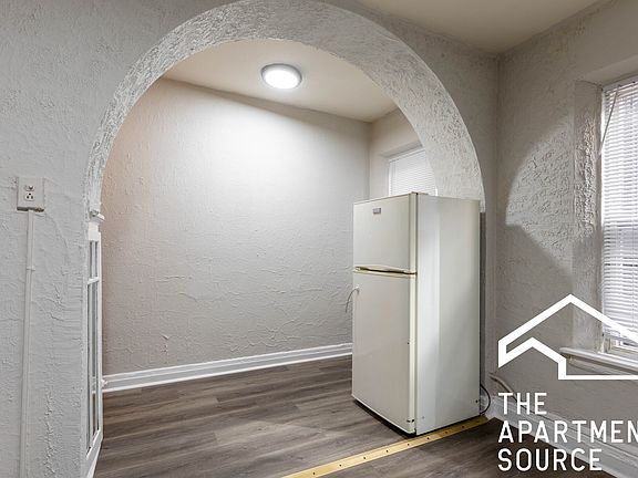 5th image of 6818 N Wayne Ave #4