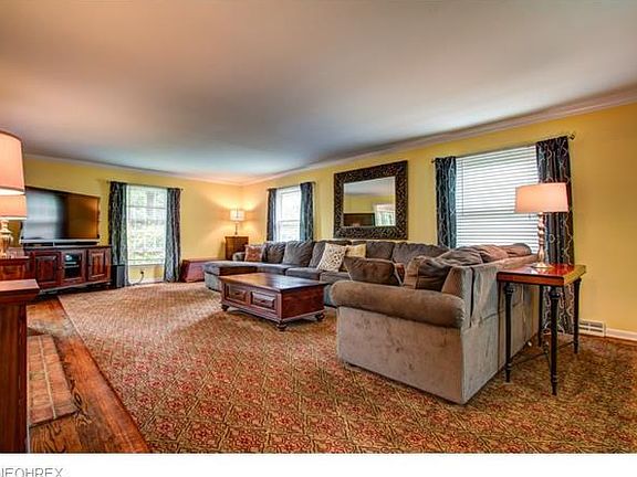 3rd image of 9270 Canterbury Ln