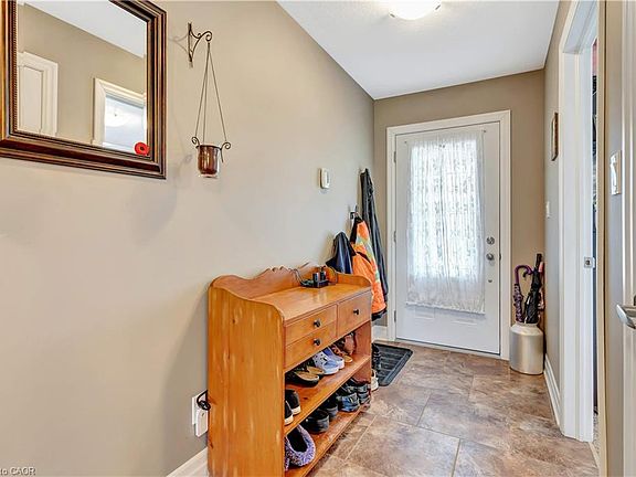 2nd image of 25 Clayton St