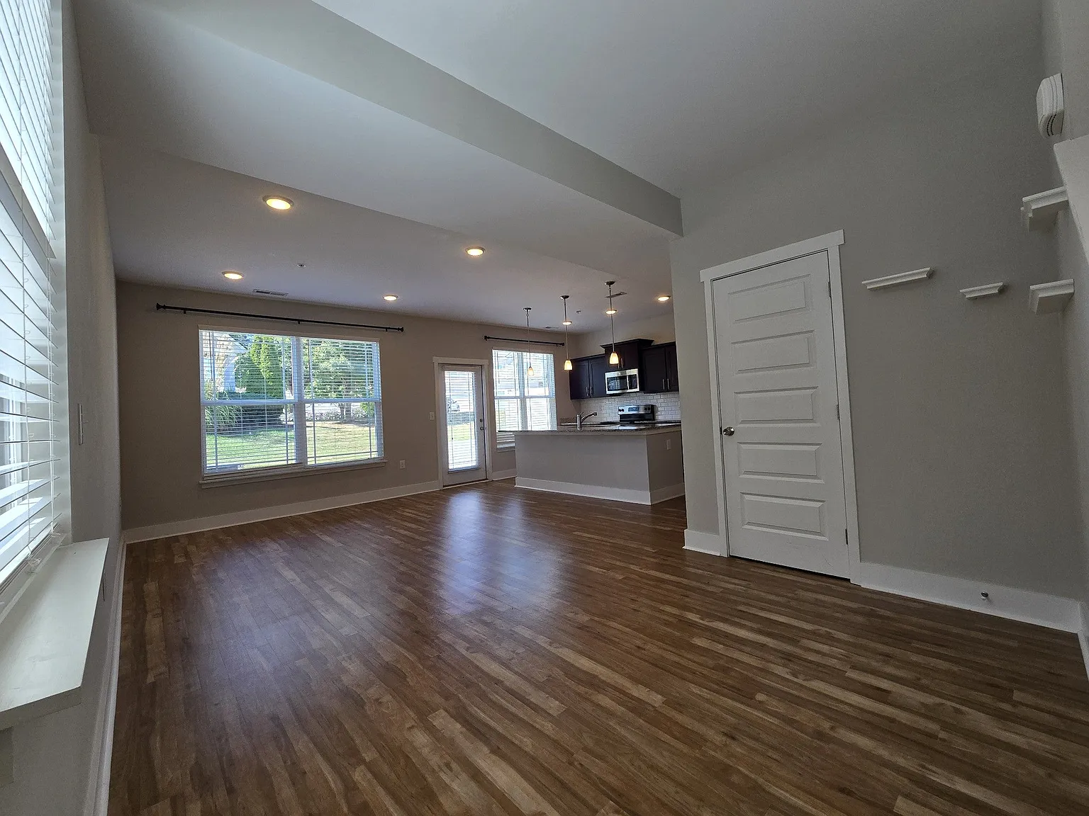 6006 Hillside Ln — Photo 3