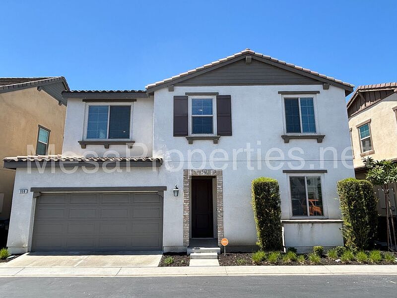 1st image of 998 Rodeo Rd