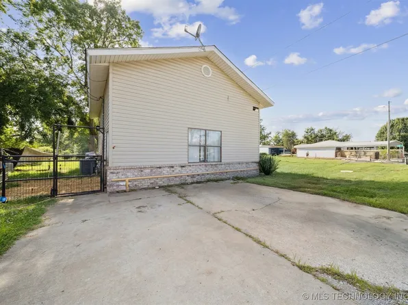 34 N Spruce St, Kellyville, OK 74039