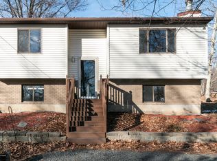 2135 Cramer Rd, Bushkill, PA 18324