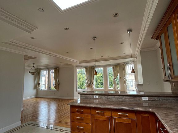 3rd image of 983 Greenwich St
