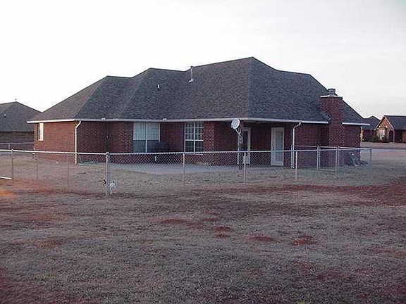 3rd image of 2108 Lakeview Dr