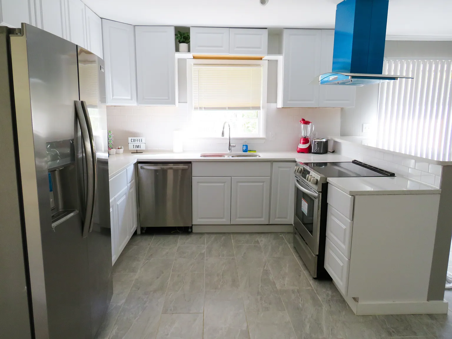 5 bed, 2400 sqft, $3,100 — Photo 2
