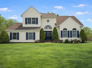 8 Kelly Dr, Roxbury Twp., NJ 07876