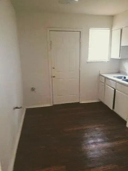 3430 Lamphier Ave — Photo 3
