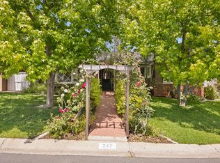 247 Hill Pl, Costa Mesa, CA 92627