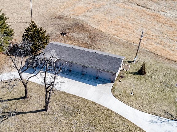 4th image of 2321 S Country Club Dr