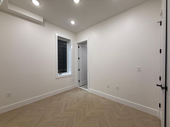 4th image of 40 Lembeck Ave #15E