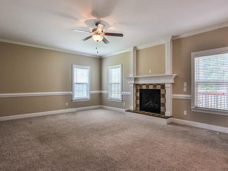 221 Worthington Ct — Photo 3