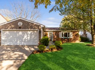 211 Albert Dr, Vernon Hills, IL