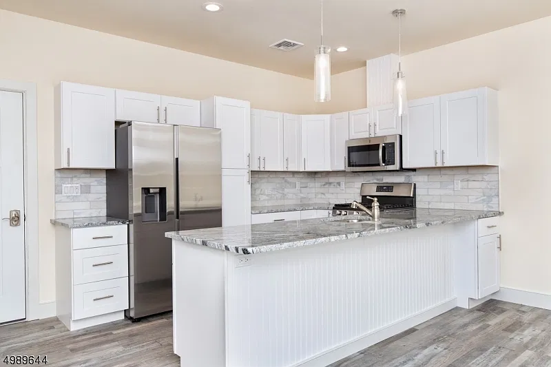 2 bed, 1.0 bath, $2,200 — Photo 3