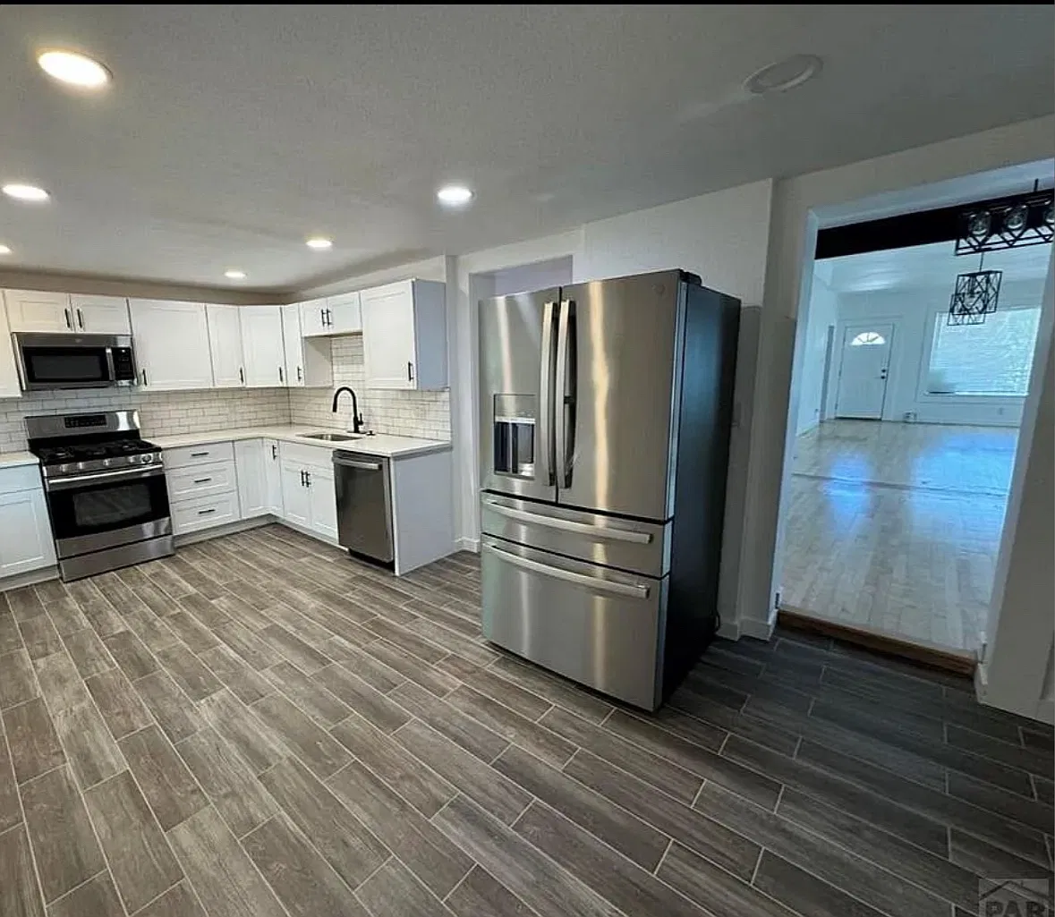2119 Court St — Photo 4