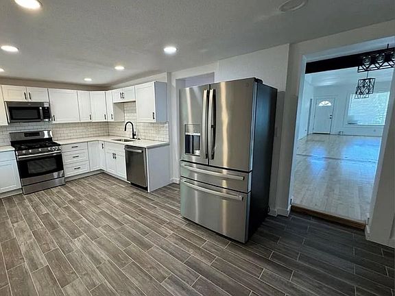 4th image of 2119 Court St
