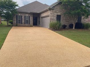 145 Village Lake Dr, Tupelo, MS 38801