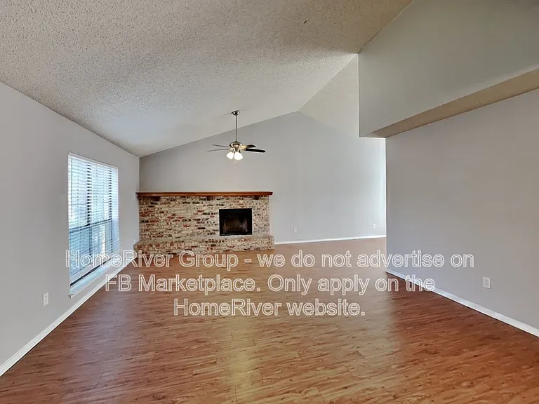 1105 Geneva Ct — Photo 4