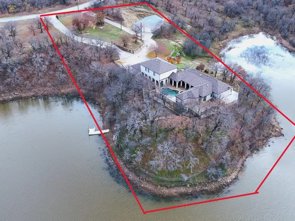 123 Hogan Pl, Runaway Bay, TX 76426