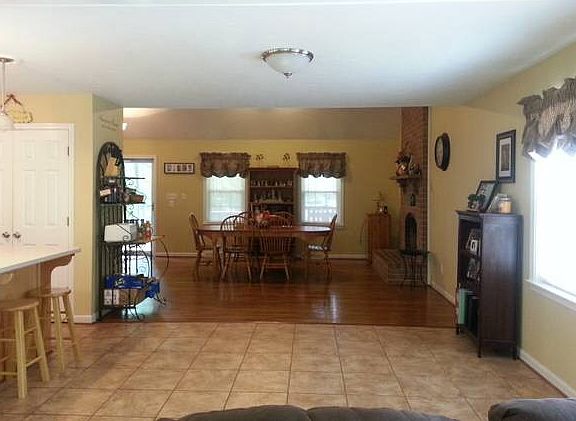 5th image of 623 Lake Vista Dr