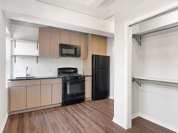 5th image of 5718 N Winthrop Ave APT 303