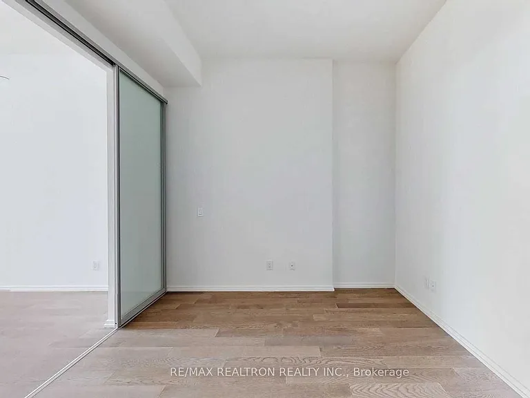 5 Soudan Ave #1628 — Photo 16