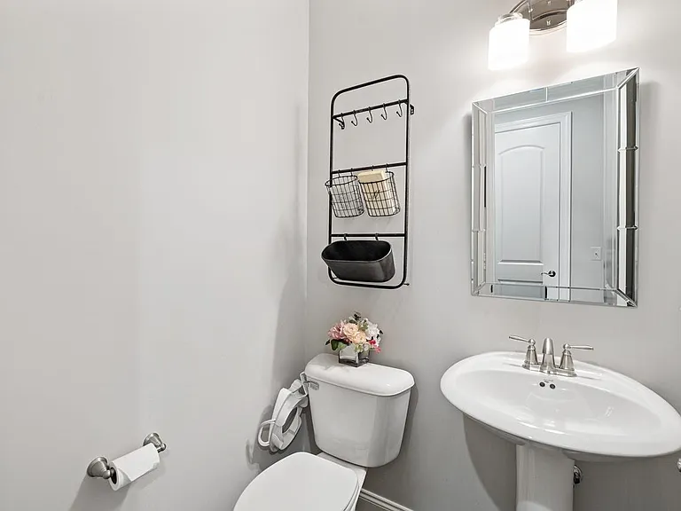 138 Haverford Dr — Photo 17