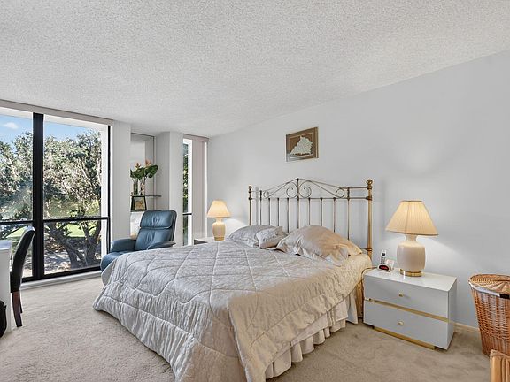 3rd image of 1736 Bridgewood Drive