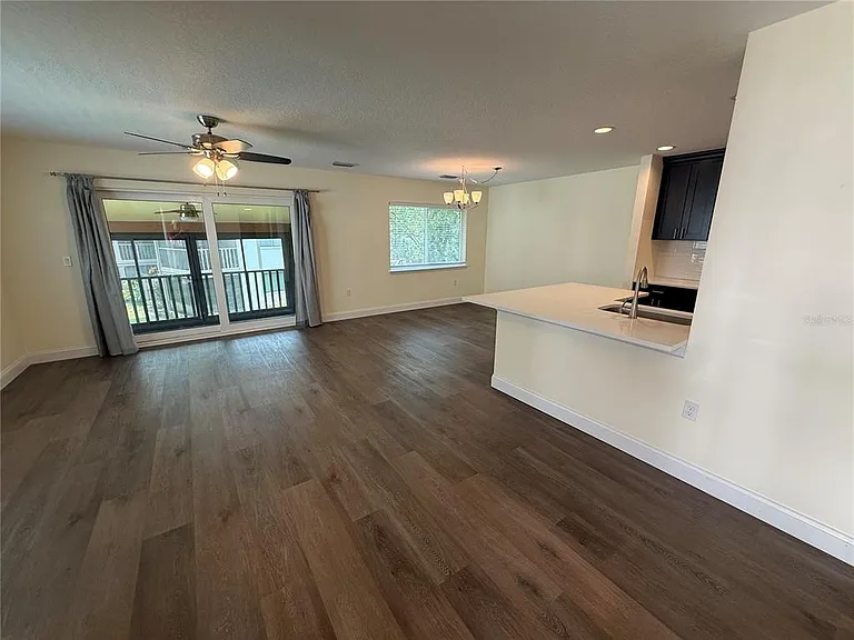 514 Longfellow Ct #C — Photo 7