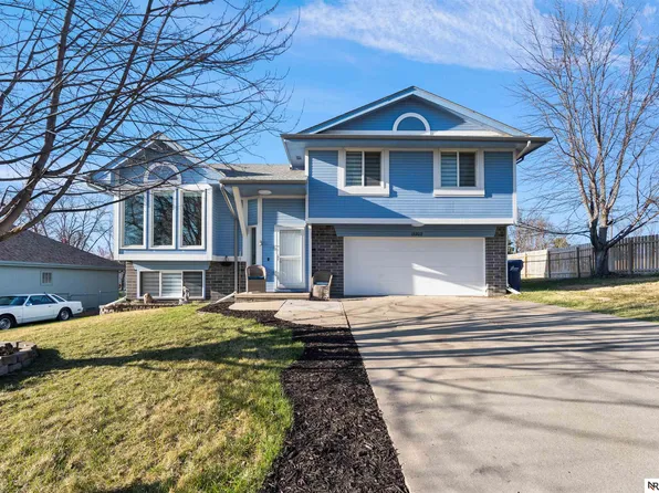 13202 Lillian St, Omaha, NE 68138