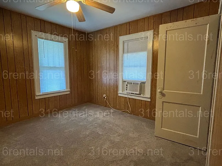 1012 W Ash Ave — Photo 3