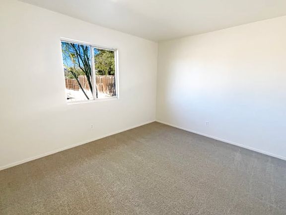 3rd image of 2860 N Estrella Ave