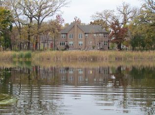 1676 Pondview Dr, Hoffman Estates, IL 60192