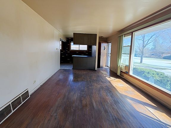 3rd image of 249 Eddy St