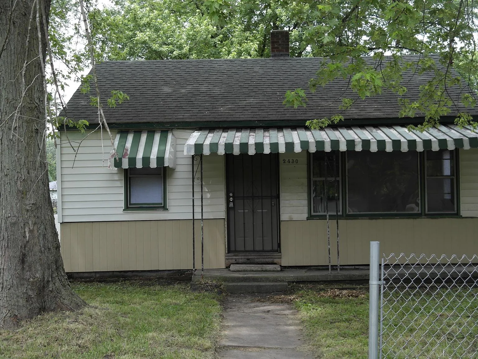 2430 Fairbanks St — Photo 2