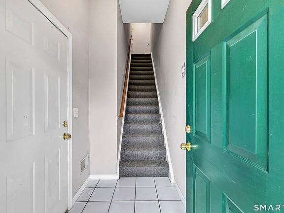 3rd image of 39 Coram Rd APT 10