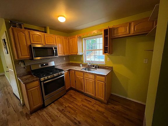 2nd image of 277 Wayne Ave #2