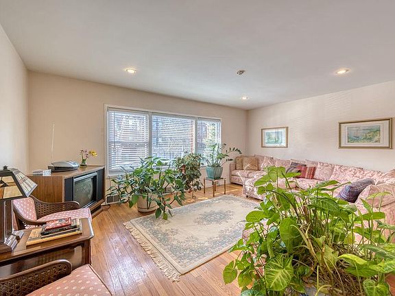 2nd image of 6251 N Artesian Ave