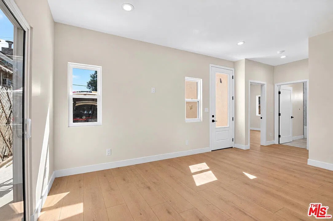 2 bed, 1.0 bath, $2,450 — Photo 4
