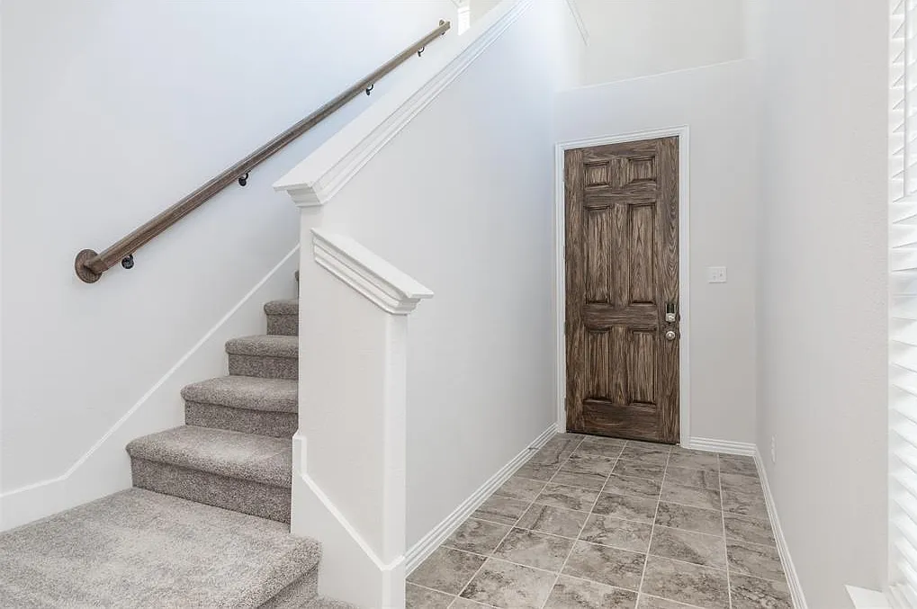 4 bed, 3.5 bath, 2668 sqft, $2,550 — Photo 3