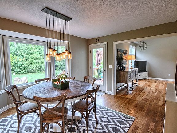 3rd image of 7387 Paradise Dr