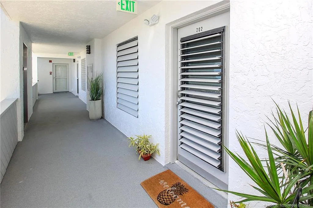 2 bed, 2.0 bath, 970 sqft, $2,500 — Photo 4