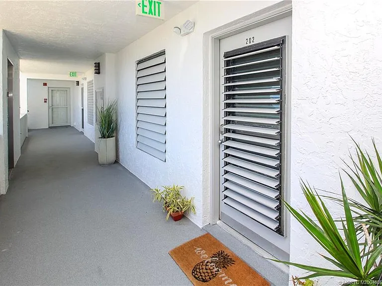 350 NE Edgewater Dr #202 — Photo 4