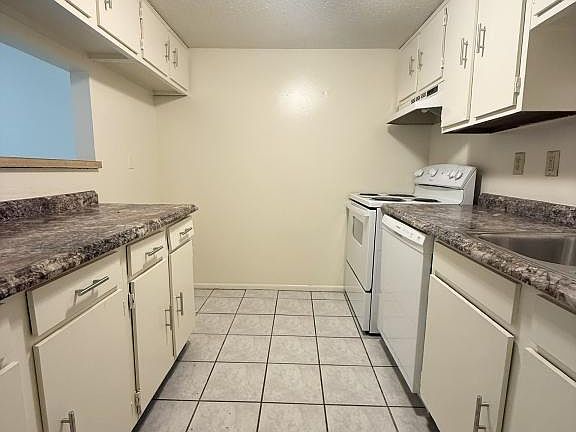 2nd image of 1625C 42nd St
