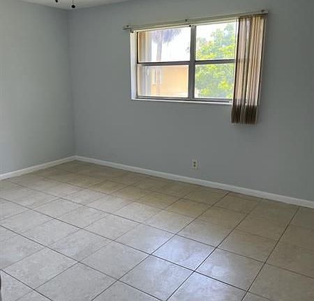 3rd image of 600 SE 2nd Ave APT K21
